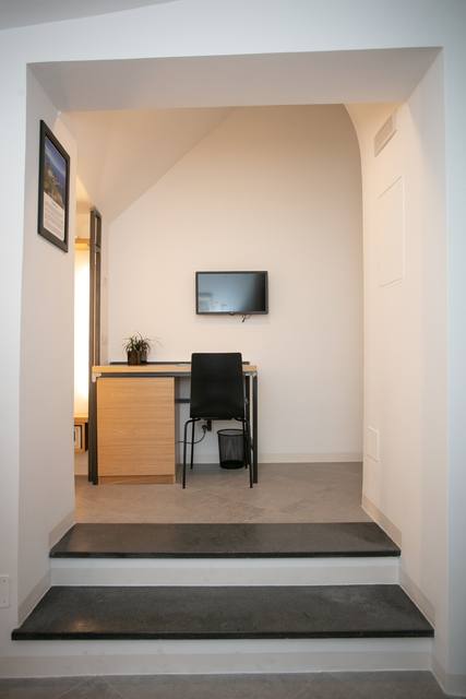Cetrella Room: entrance from the street