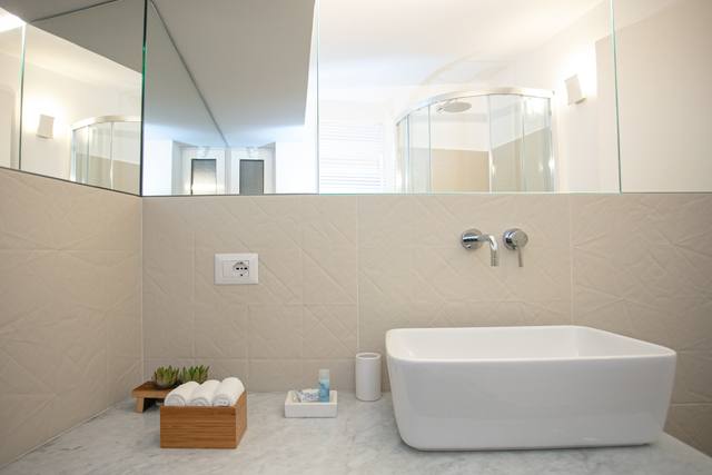 Cetrella Room: bathroom with bathtub