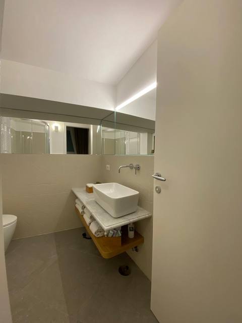 Cetrella Room: bathroom