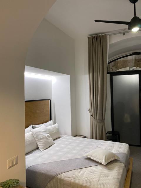 Migliara Room: bed and ceiling fan