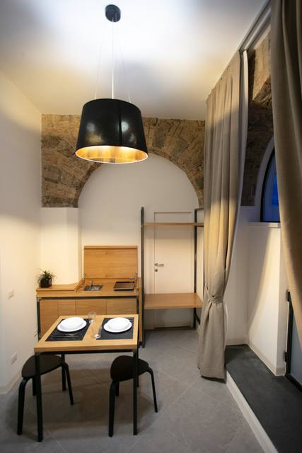 San Nicola Room: table under the pendant lamp